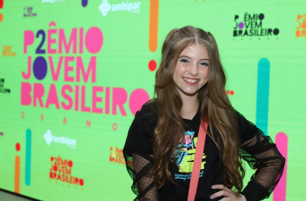 Lorena Queiroz Ganha Prêmio