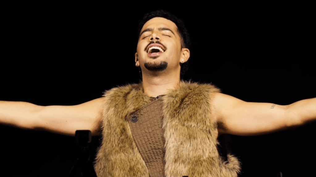 Pedro Sampaio Homenageia&nbsp;Caetano